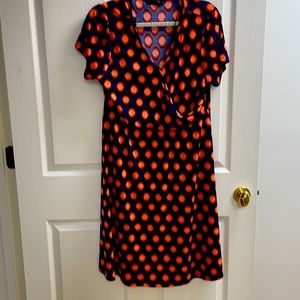 Short sleeve wrap style dress orange on navy desig